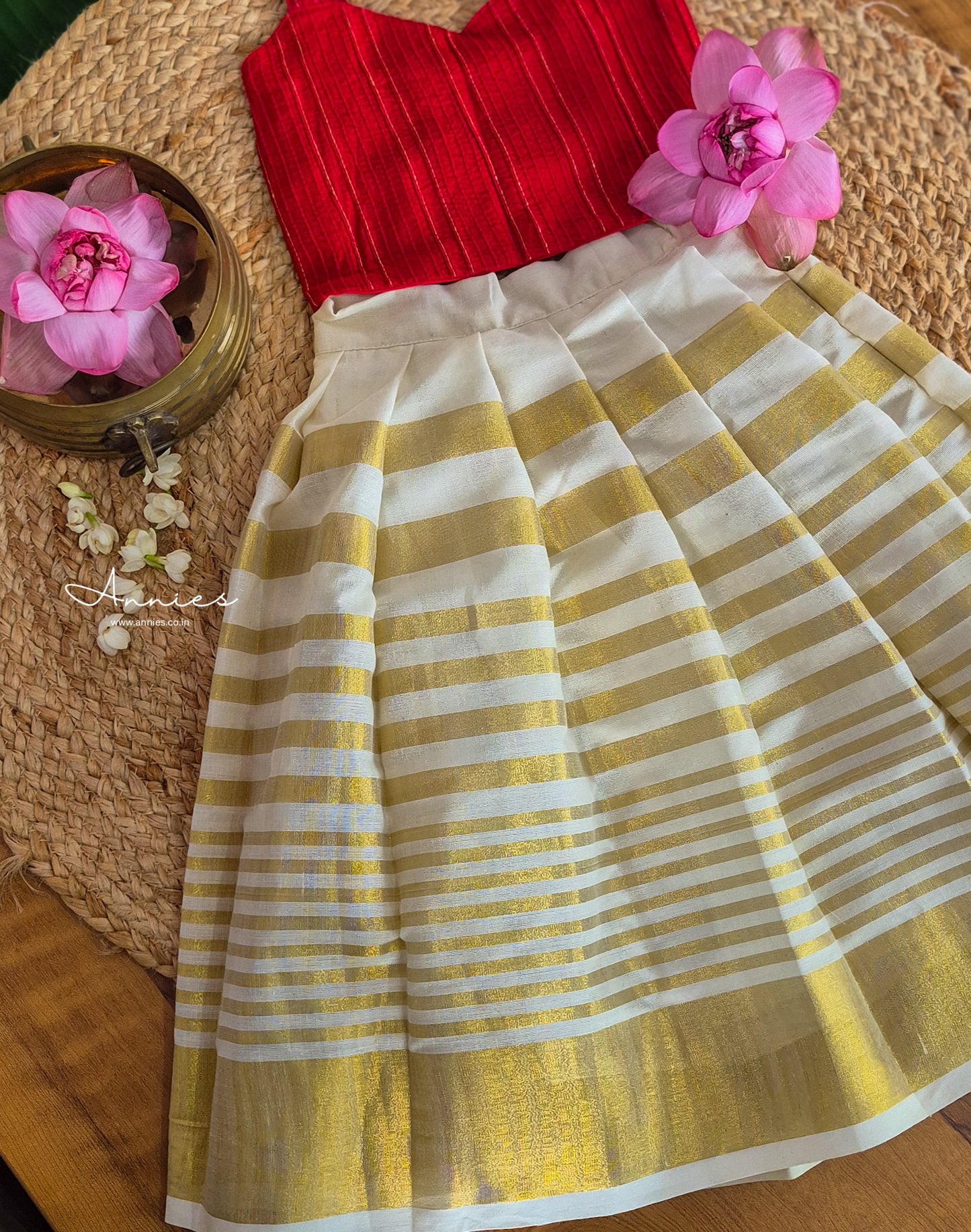 Kasavu Skirt and Red Blouse