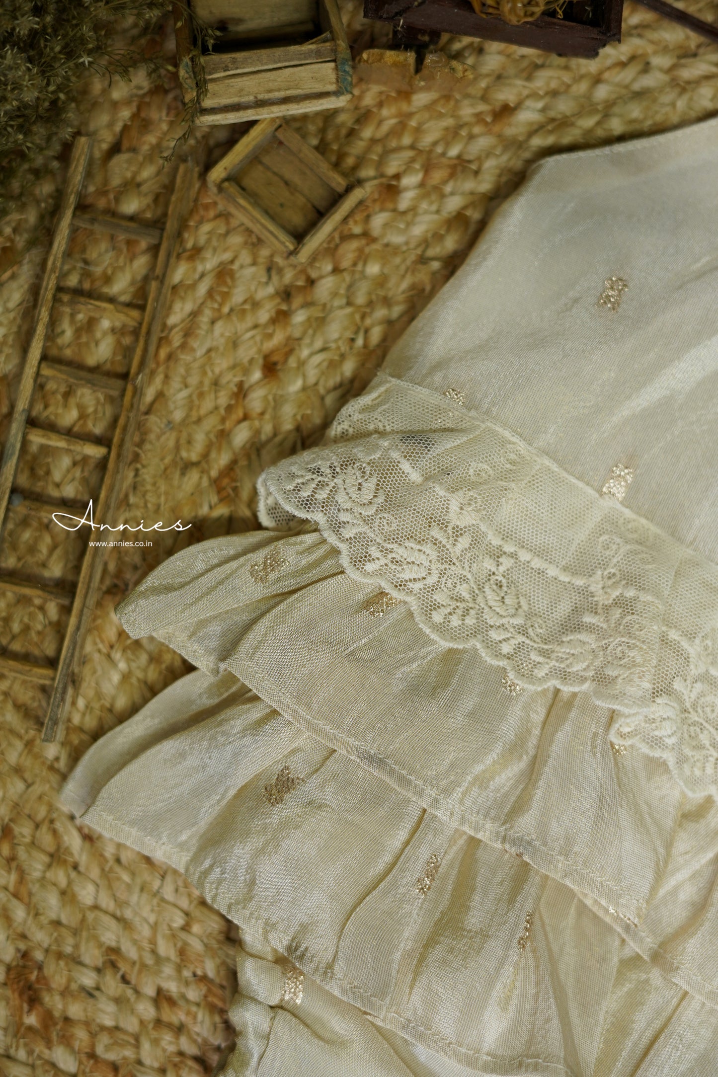 Banarasi Frill Romber flat layed