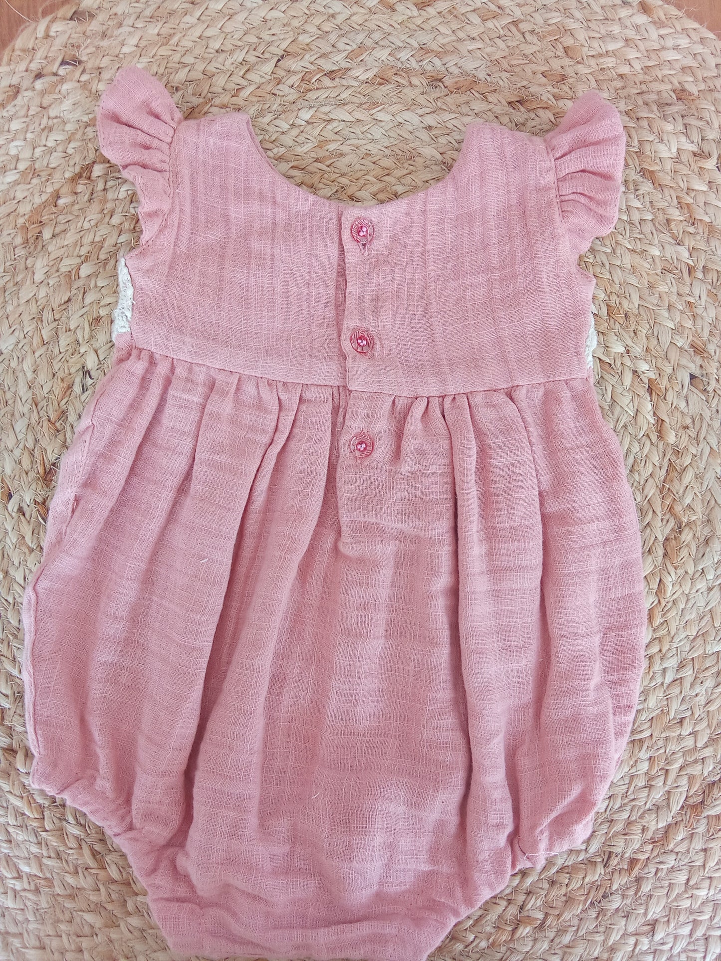 Cinnamon Lace Romber