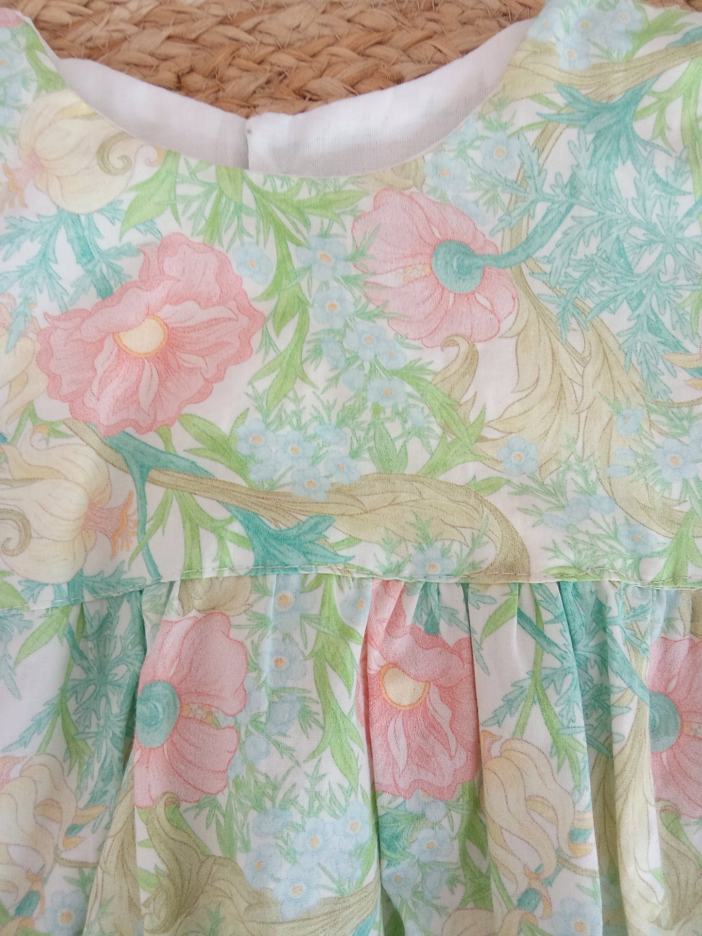 Close up image of Whispering Vines Bubble Romber by annies.co.in