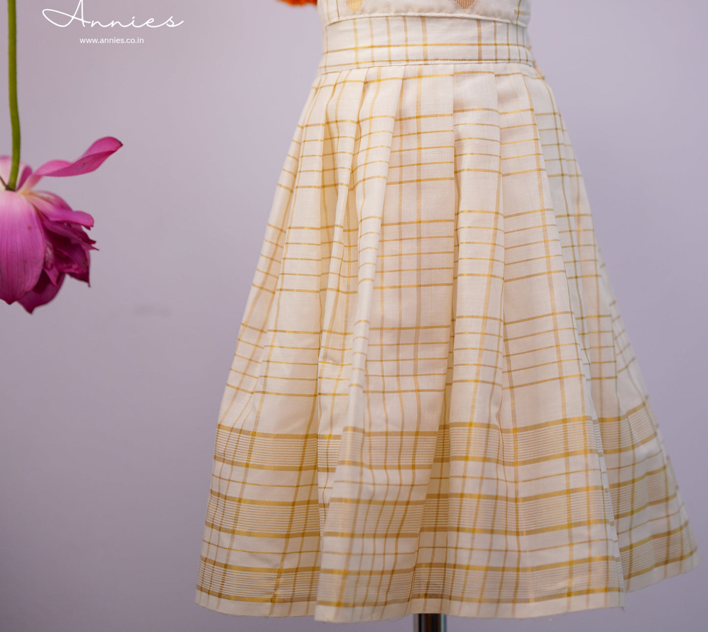 Traditional check kasavu skirt