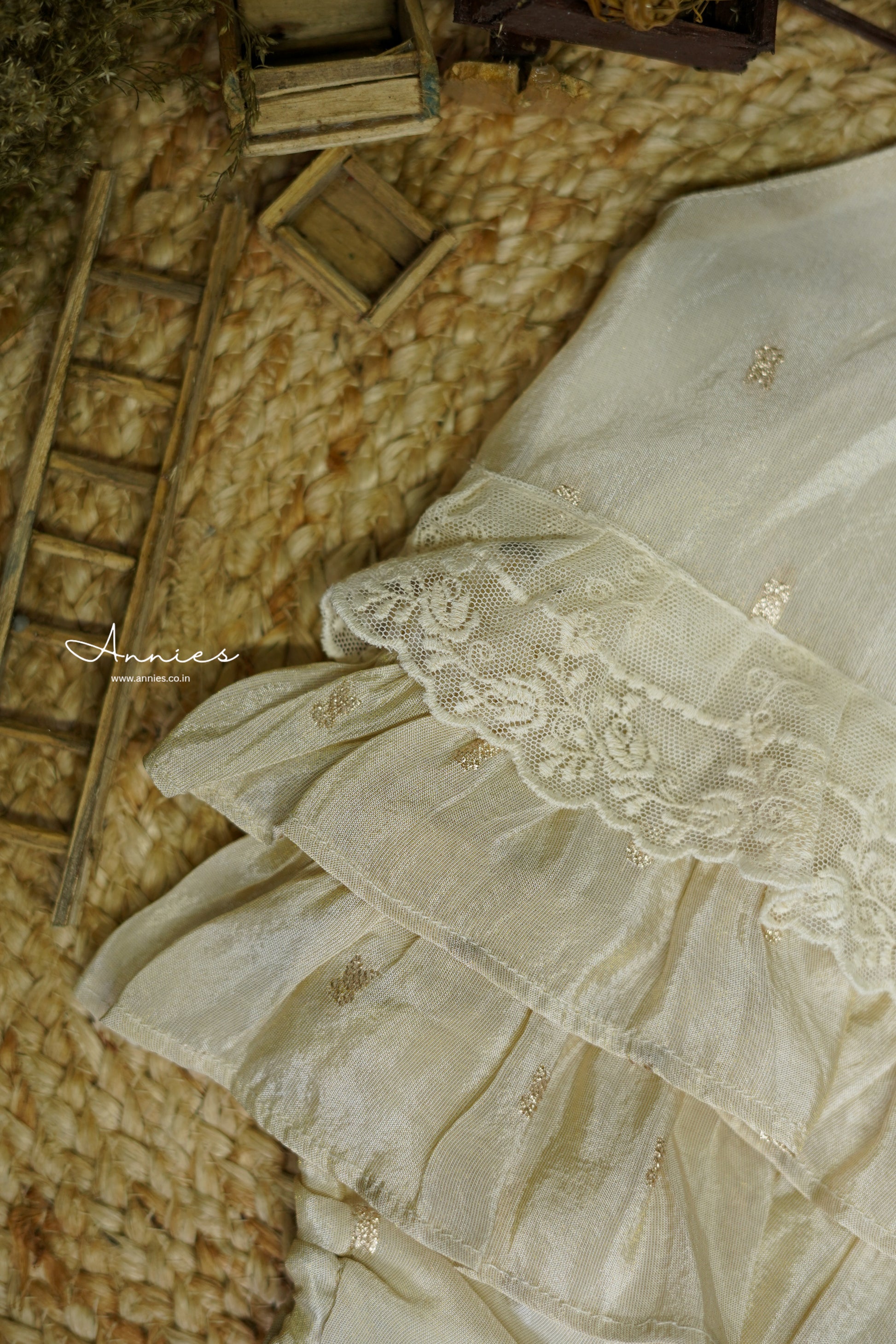 Banarasi Frill Romber flat layed