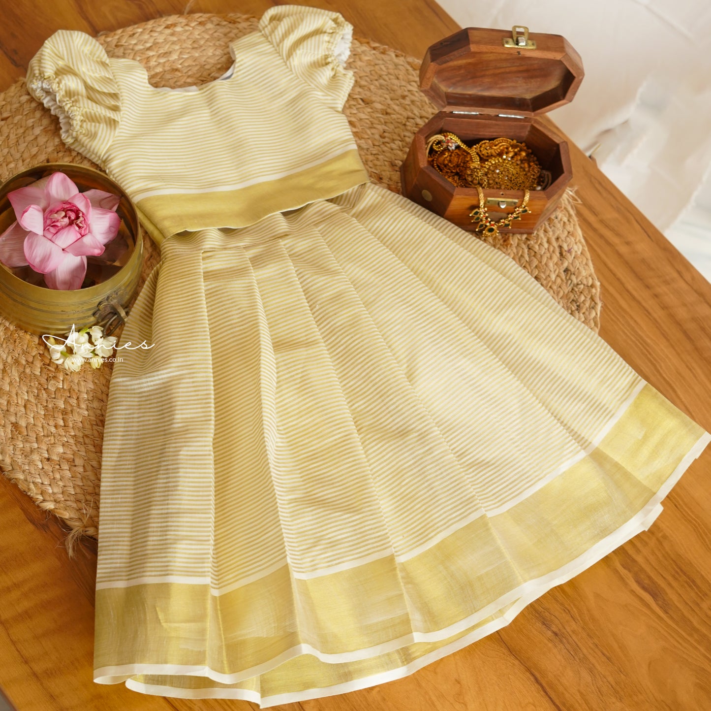 Kasavu Stripe Tissue Skirt with Puff Sleeve Blouse