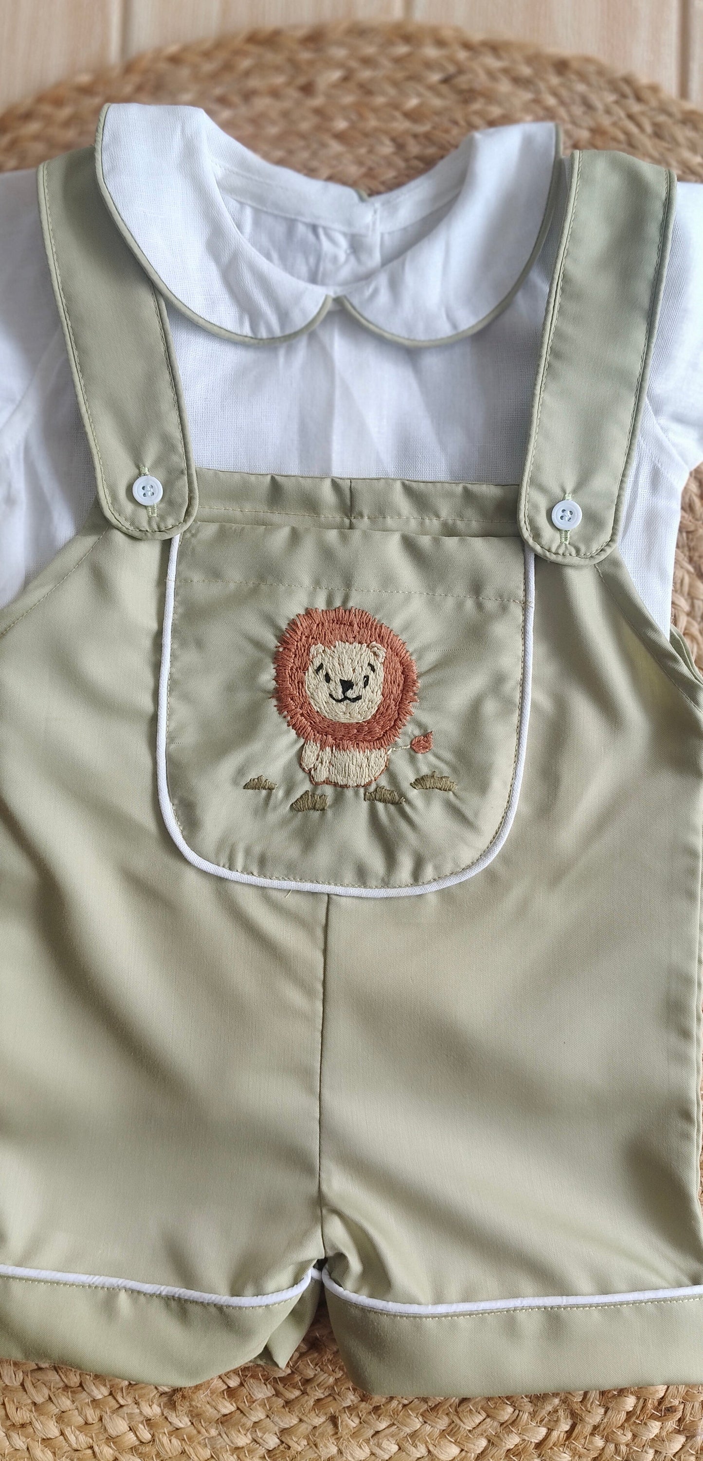 Simba lion embroidery olive green colour dungrees and prter pan collar top