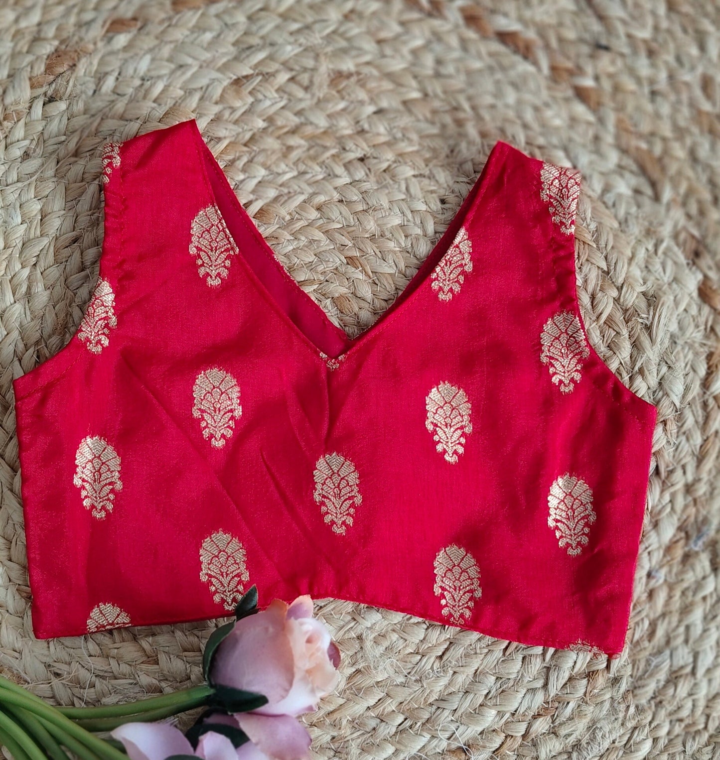 Mantra crimson V-Neck sleeveless blouse
