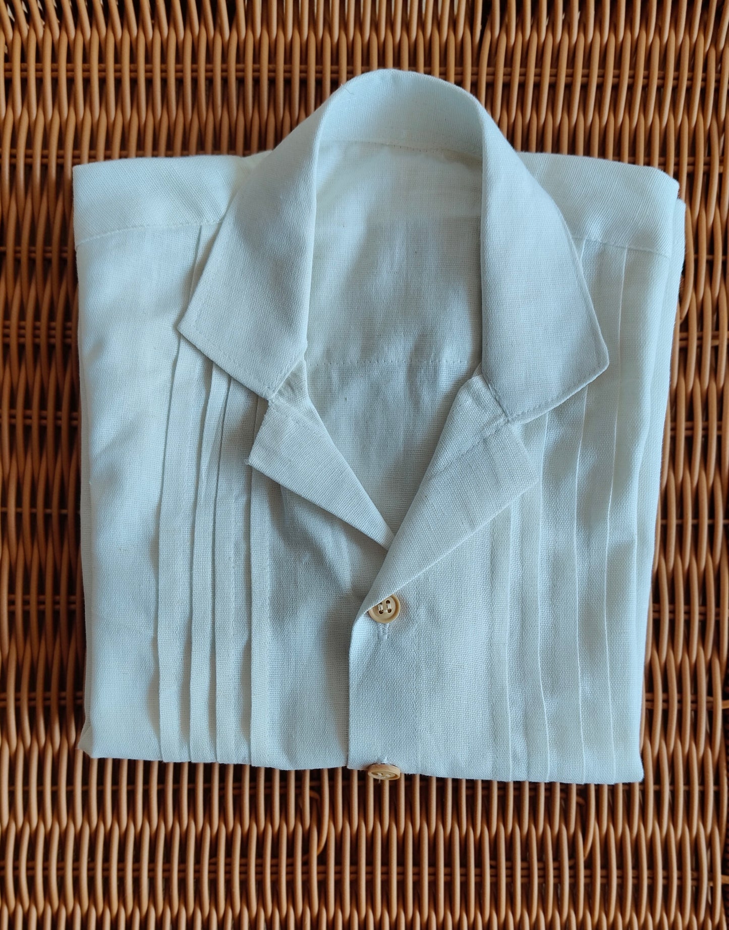 Coat collar pin tuck offwhite shirt