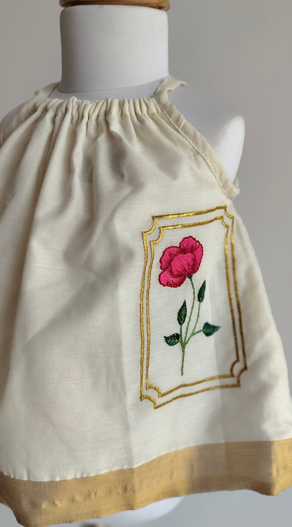 Norah in kasavu rose