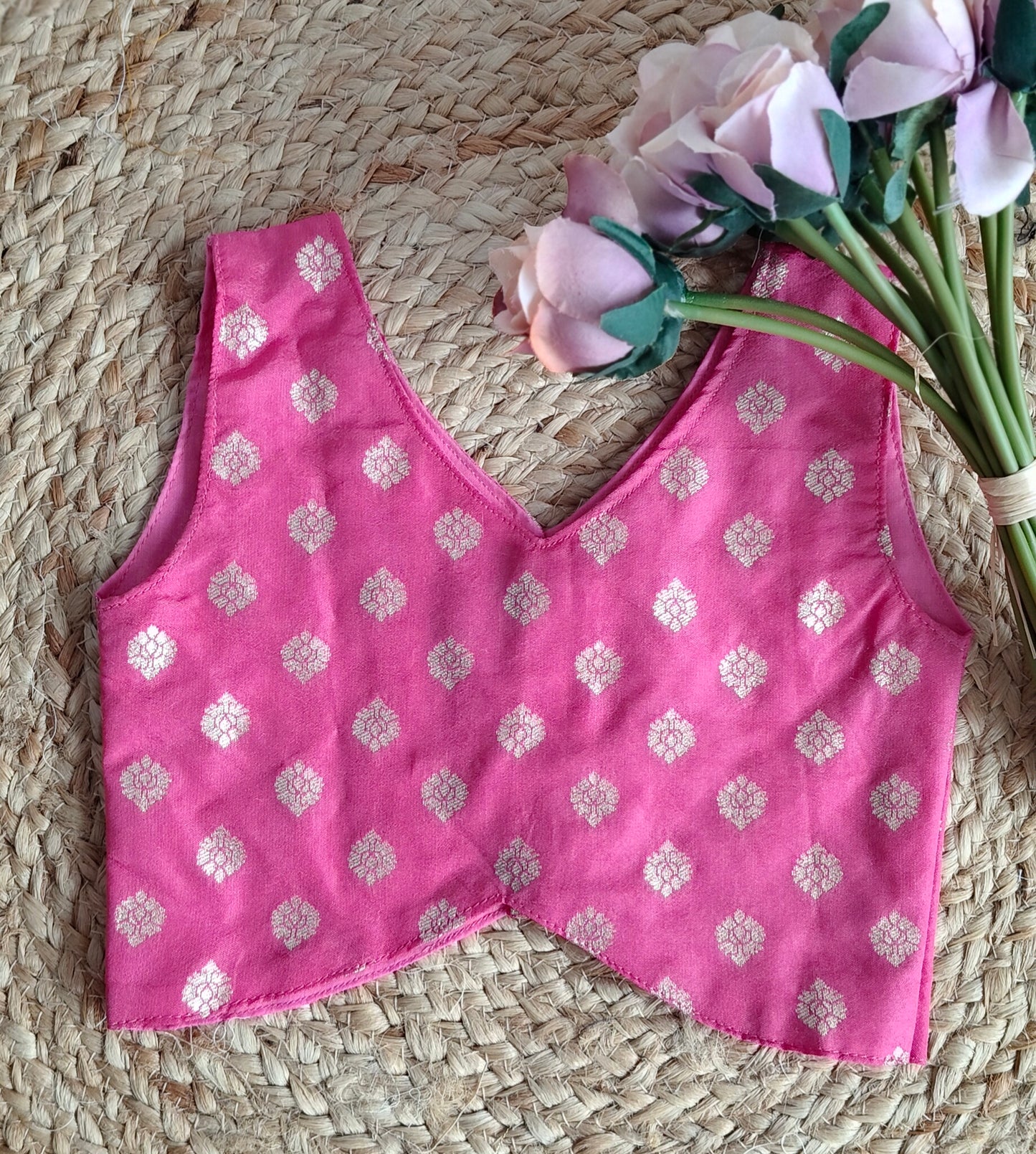 Arali pink petal V-Neck sleeveless blouse